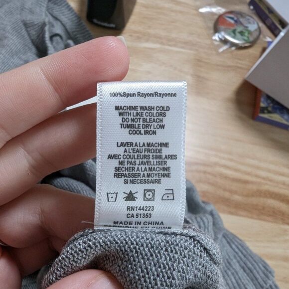 bishop + young | Heather Grey Ruffle Sleeve Sweater Size Small - Picture 10 of 10